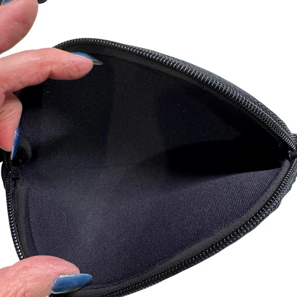 CHUMS - Black Neoprene Penguin Sunglasses/ eyeglasses case - Pair - Picture 2 of 5